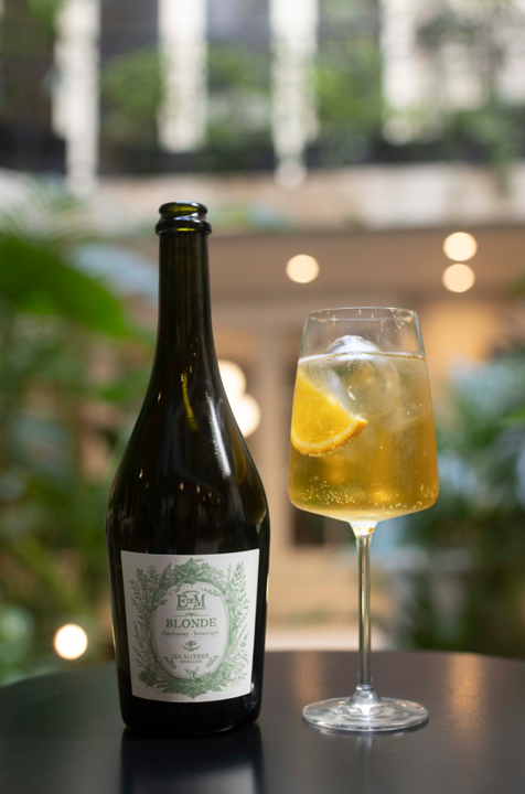 Blonde, 0% alcohol, no alcohol, lemon peel, orange peel, zero alcohol, chardonnay, verjus, sparkling, aperitif, vermouth style, non-alcoholic, botanicals, vinifera grape must, e de m, Domaine EdeM, wine
Natural ingredients